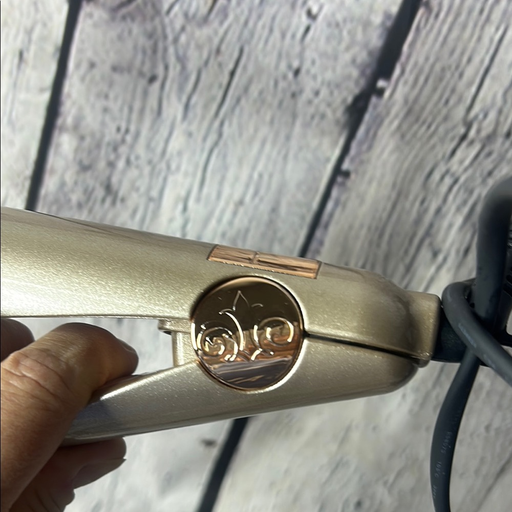 TYME Gold Hair Styling Tool - Picture 5 of 6